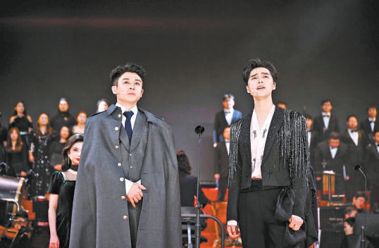 北京新年音乐会GALA《风声》人民大会堂上演 全场合唱《青山上》震撼人心(北京新年音乐会《风声》首秀)