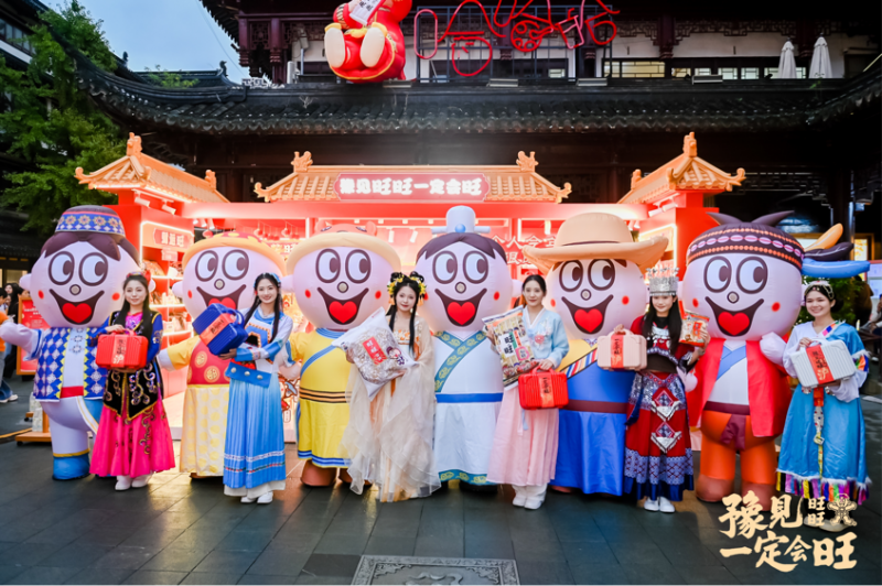 56民族旺仔天团空降豫园， 旺旺用文化IP撬动Z世代情感消费(旺仔56个民族罐装值得收藏么)