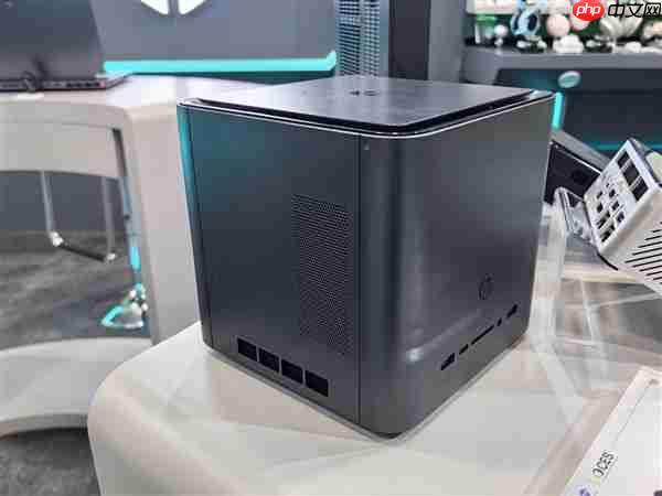 雷神MIX STATION迷你主机亮相：搭载AMD AI Max+ 395处理器