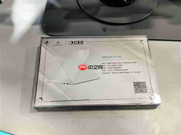 雷神aibook14 Air Carbon全能本发布：1kg碳纤维机身 18小时续航