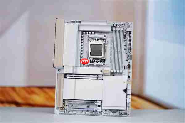 实木+皮革都用上了!技嘉木雕X870E AERO X3D WOOD主板图赏