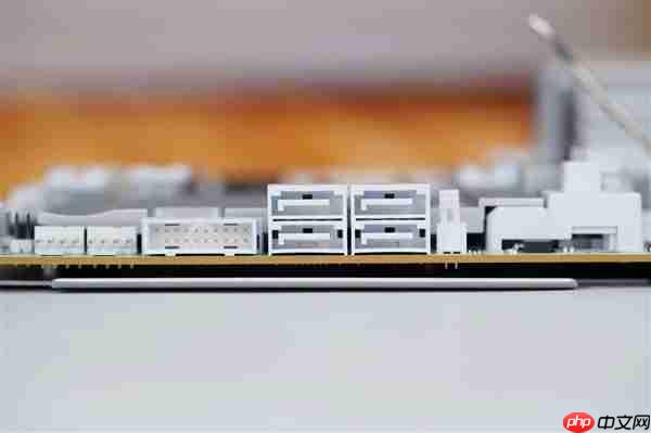 实木+皮革都用上了!技嘉木雕X870E AERO X3D WOOD主板图赏