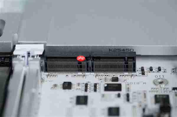 实木+皮革都用上了!技嘉木雕X870E AERO X3D WOOD主板图赏