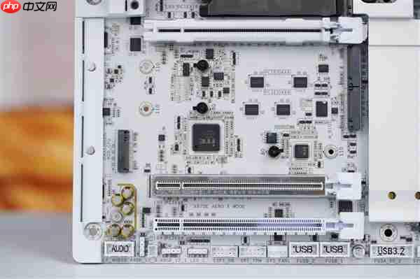 实木+皮革都用上了!技嘉木雕X870E AERO X3D WOOD主板图赏