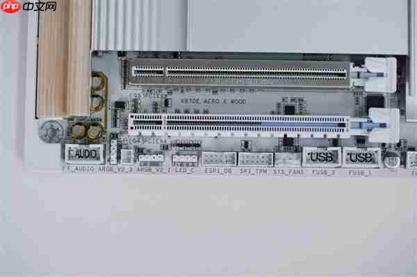 实木+皮革都用上了!技嘉木雕X870E AERO X3D WOOD主板图赏