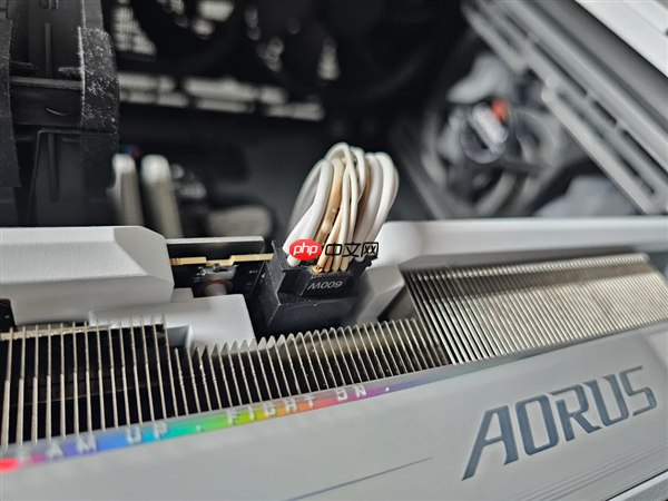 RTX 5090新年第一烧!玩游戏时闻到糊味已心知不妙