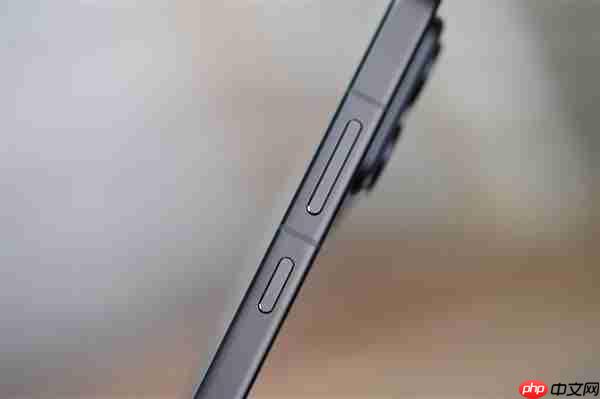 10000mAh巨无霸电池仅2599元起！荣耀WIN RT图赏