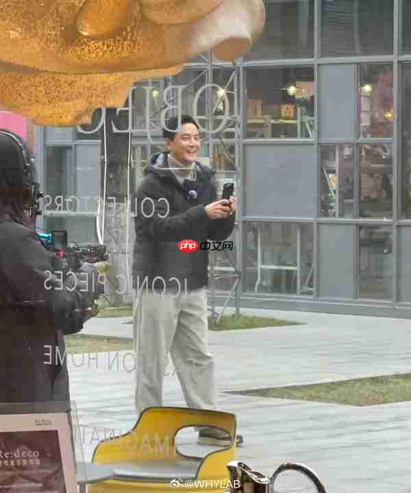 小米宣布吴彦祖成为小米手机影像体验官 小米17 Ultra拍摄样片太帅了