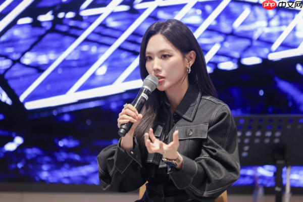 王霏霏携手iPhone 17 Pro 打造全新MV《RUNAWAY》