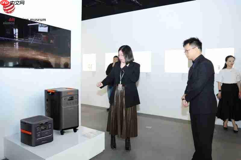 华宝新能两款旗舰亮相厦门红点设计博物馆,见证中国设计美学力量