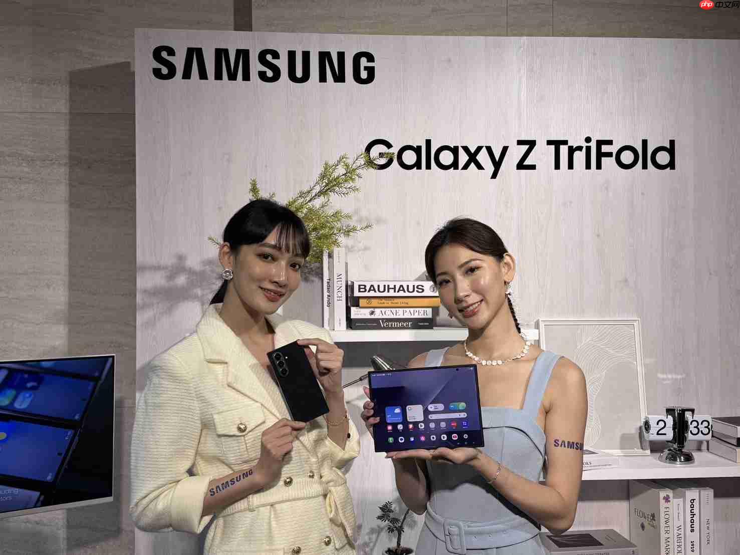 摺叠机天花板!三星Galaxy Z TriFold三摺机10吋巨幕 大展双内摺设计工艺