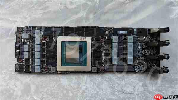 Titan Ada巨卡原型现身：48GB显存、四插槽、900W供电