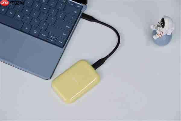 可磁吸绝配iPhone!长江存储致态灵潮流版移动SSD 2TB图赏