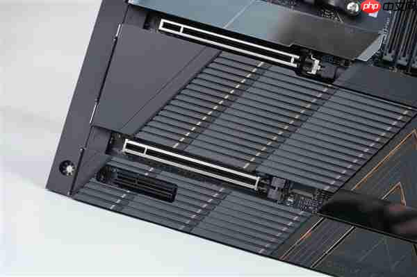 限量1000块！微星MEG X870E GODLIKE X EDITION主板图赏