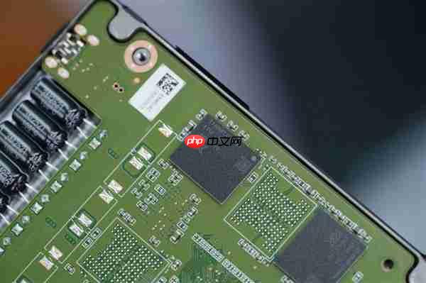 SATA SSD顶尖水平！长江存储SE006 960GB图赏