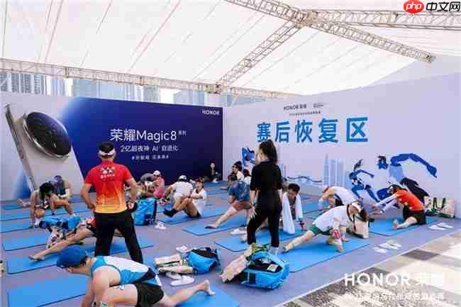 深马官方手表荣耀手表5Pro 点燃荣耀·2025深圳马拉松赛场