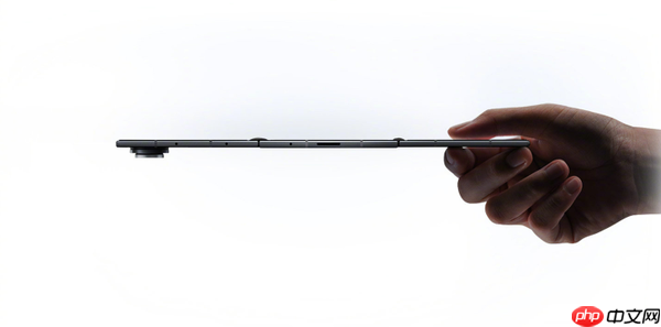 三星首款三折叠屏手机今日上架 机身薄至约3.9毫米