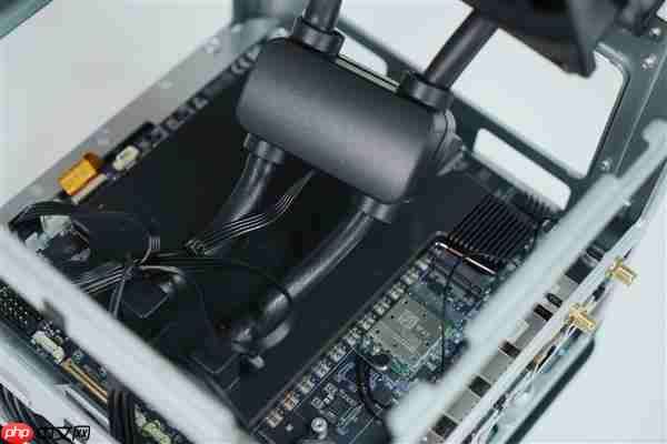 全球首个液冷迷你机!abee AI Station 395 Max工作站图赏