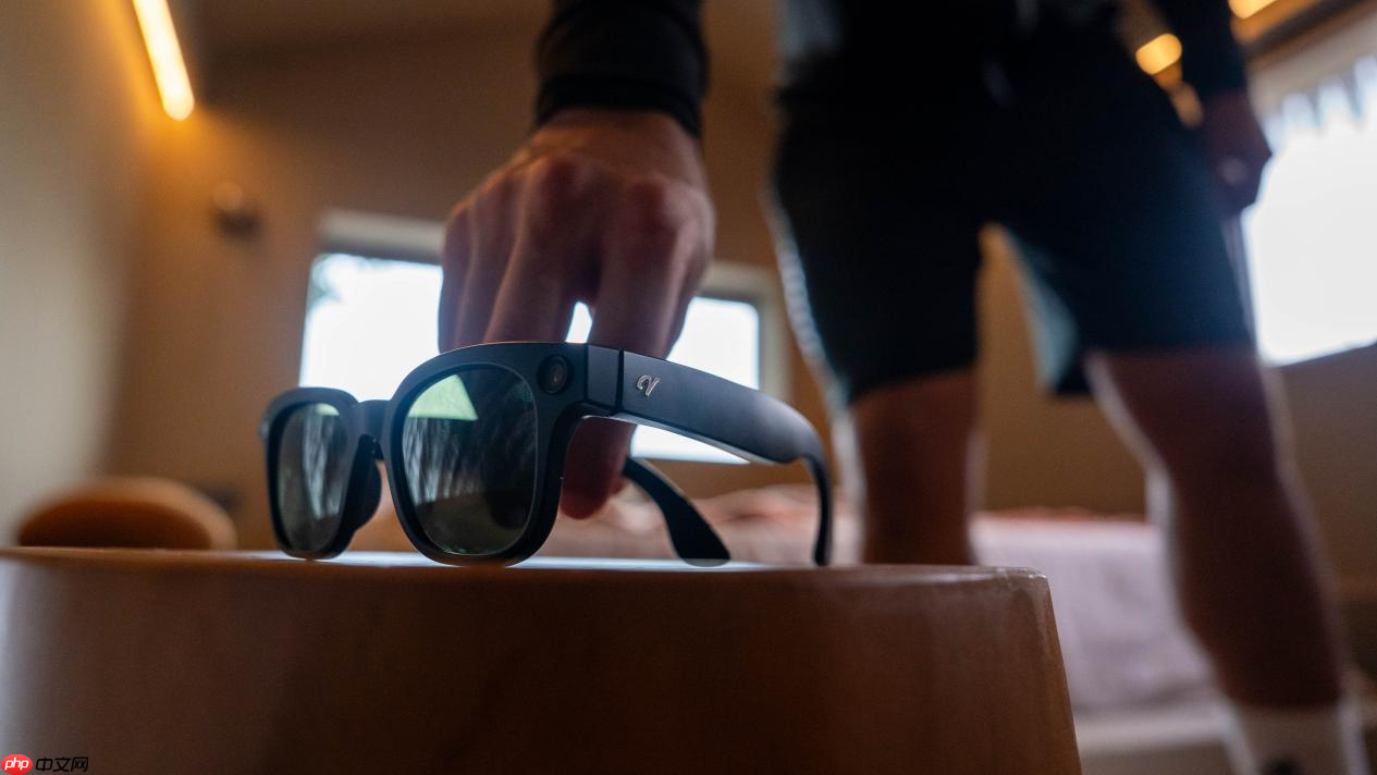 大朋AI眼镜发布三个月:首批售罄、海外订单增长,AI轻穿戴加速走向大众