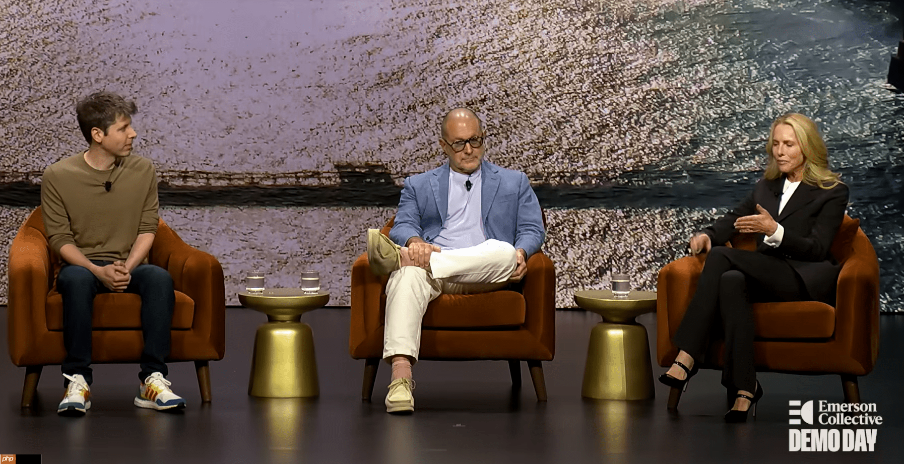 OpenAI执行长携手前苹果设计师揭示AI装置愿景：平静、玩味与极简美学