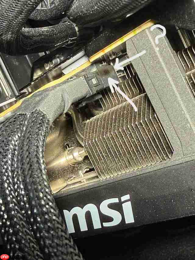 RTX 5090再曝烧毁问题 电源适配器熔化后粘在了GPU上