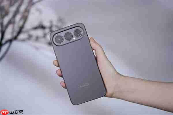 全新横向跑道式设计!荣耀500系列图赏