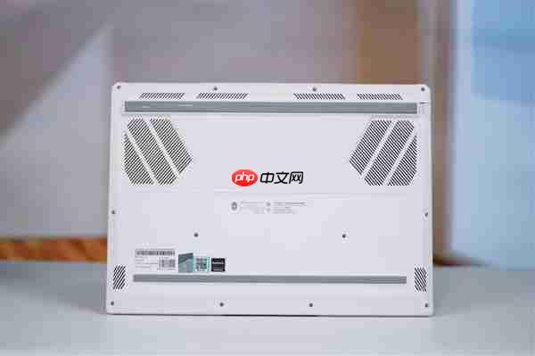 锐龙R9-9850HX万元本!雷神猎刃S游戏本图赏