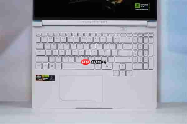 锐龙R9-9850HX万元本!雷神猎刃S游戏本图赏