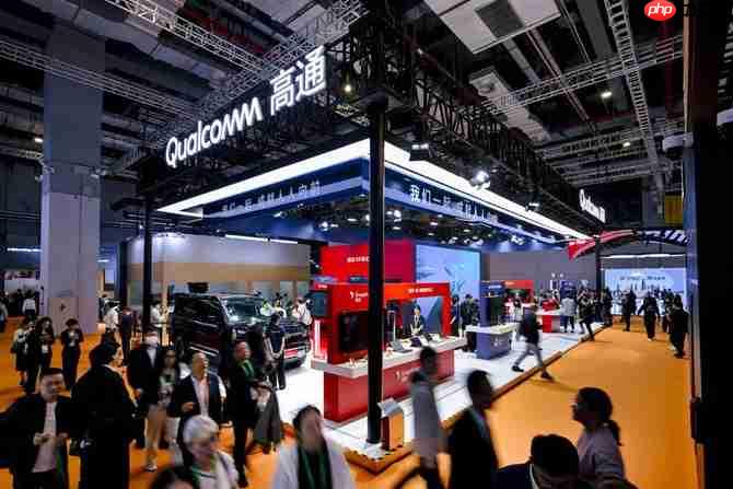 高通端侧AI生态图景亮相进博会,携手合作伙伴重塑多场景智能体验