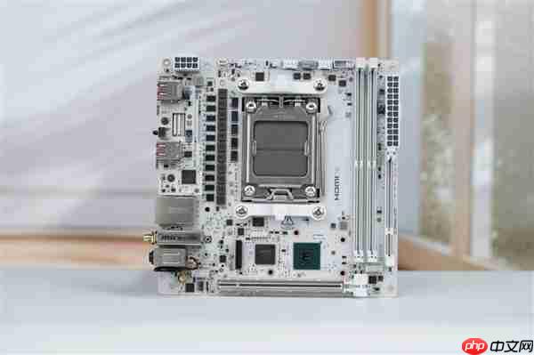 支持10000MT/s内存！微星MPG X870I EDGE TI EVO WIFI主板图赏