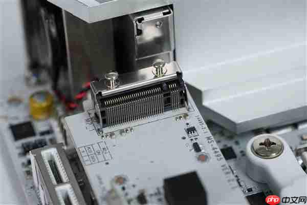 支持10000MT/s内存！微星MPG X870I EDGE TI EVO WIFI主板图赏