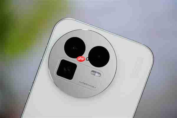 全球首发理光GR影像!真我GT8 Pro图赏