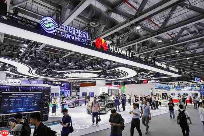 华为携多款明星产品闪耀2025中国移动大会：以技术创新定义智慧生活新范式