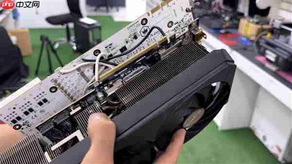 杂交显卡新玩法:GTX 1080 Ti修好了RTX 5070 Ti