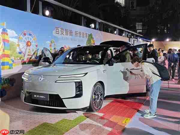 同级最多电机!三排六座SUV腾势N8L上市:29.98万起