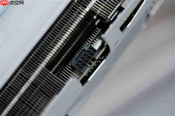 精美纯白设计!技嘉AUROS RTX 5080 MASTER ICE显卡图赏