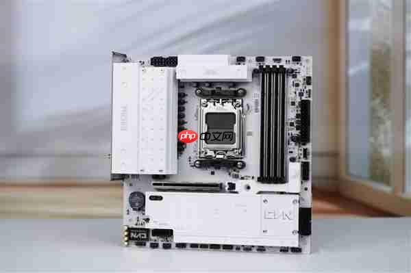 白色高颜值主板！七彩虹CVN B850 ARK FROZEN v14方舟图赏