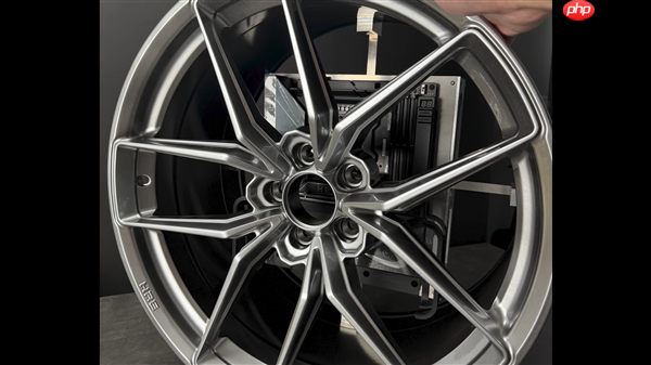 RTX 5080整机塞进保时捷911轮毂！通过钥匙开机重启