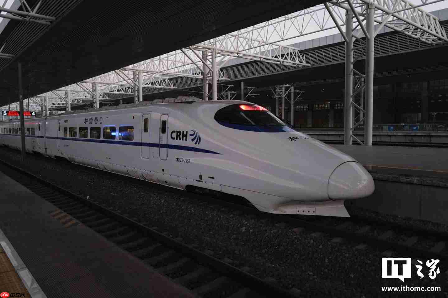 全国铁路新运行图今日实施，1.3 万列旅客列车优化开行