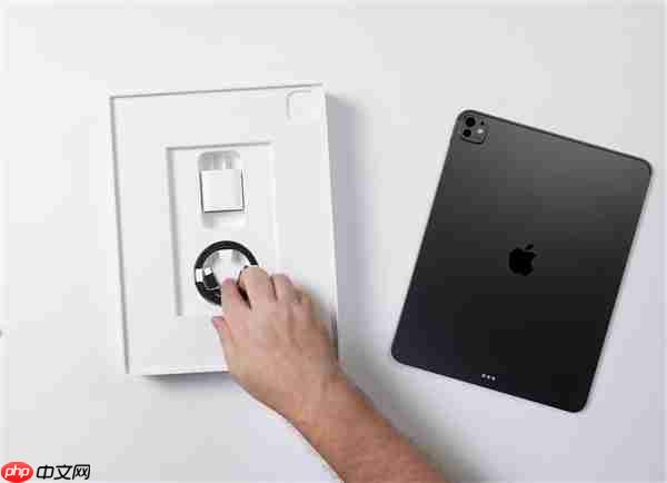 为何俄罗斯博主能提前开箱激活iPad Pro M5:背后原因揭开