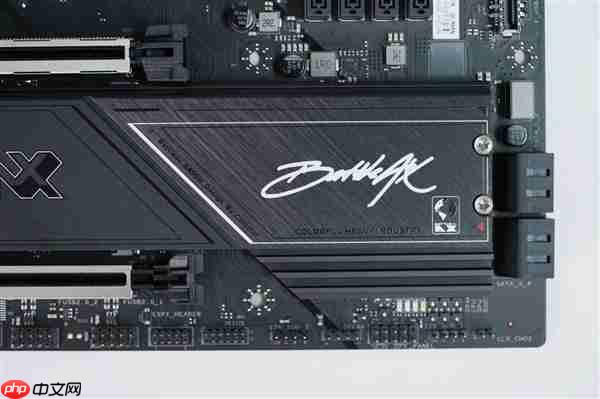 高性价比游戏利器!七彩虹战斧B850M超级黑刃主板图赏