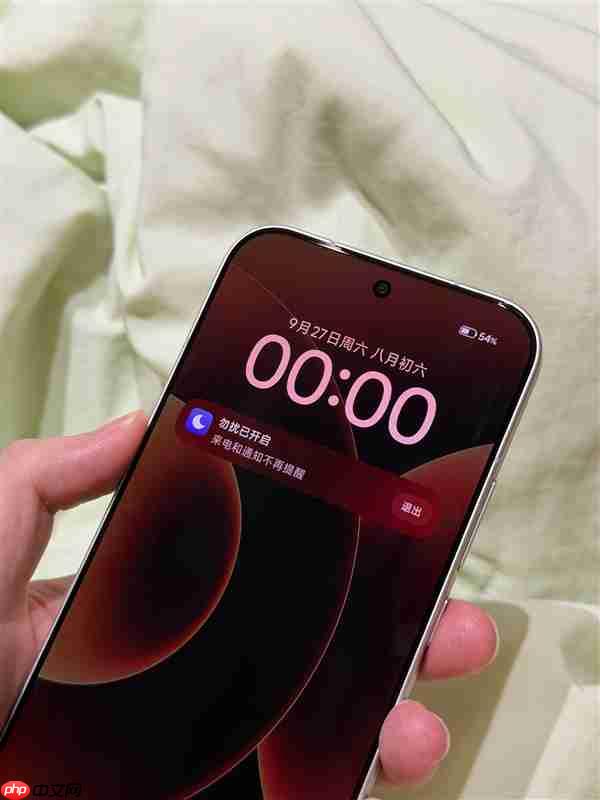 博主实测小米17 Pro Max用iPhone 17 Pro Max贴膜:完美贴合 指纹秒解