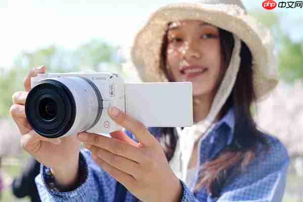 2025视频机首选:佳能R50V 6K 超采样+竖屏优化 创作者的双修神器