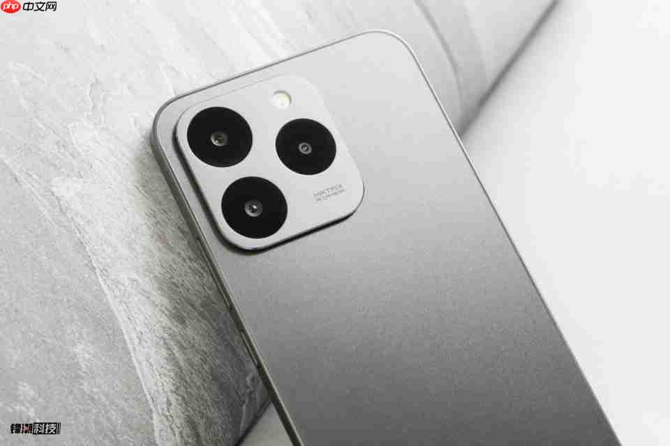 真我15T图赏：称手小直屏，轻薄耐用