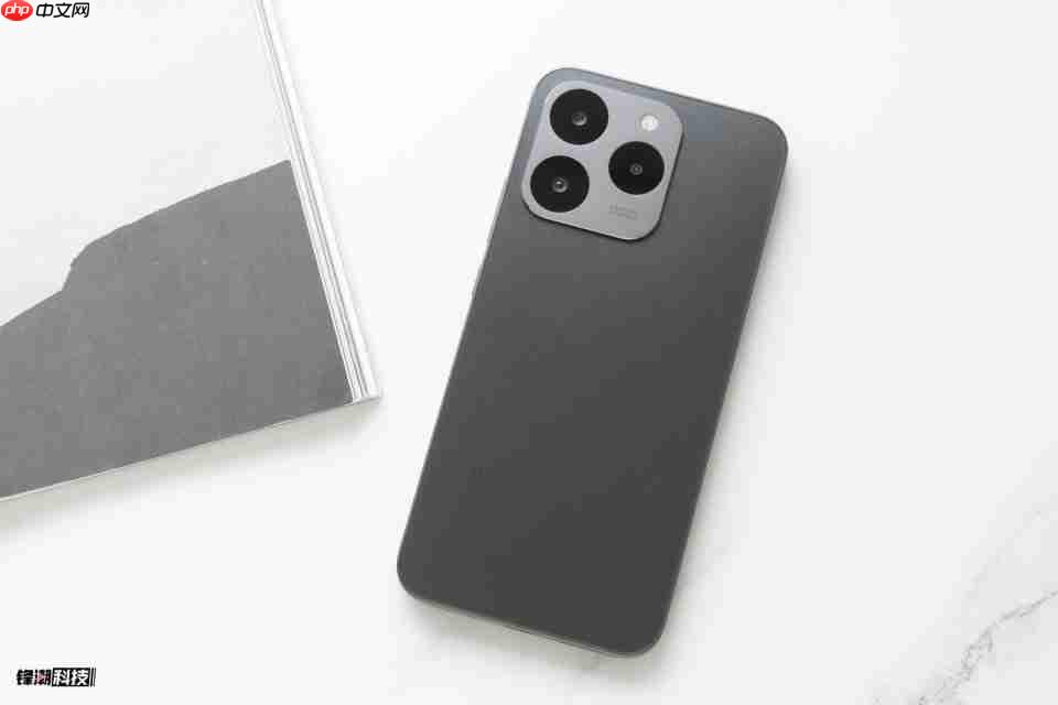 真我15T图赏：称手小直屏，轻薄耐用