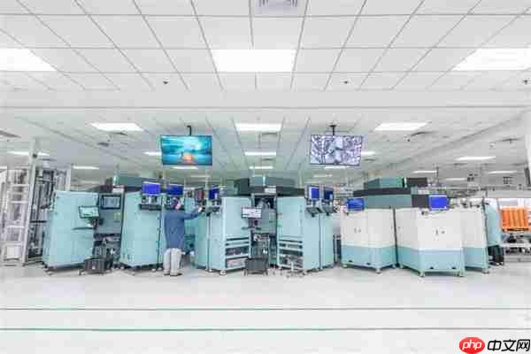 联想武汉造第300000000台智能手机下线:恰好是台moto折叠屏