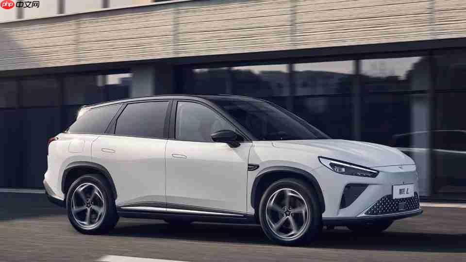 哪吒车主太难了！车企欠话费致断网，车机流量竟要用户自己补