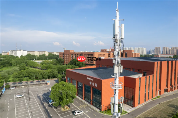 华为在大学校园启用智能基站：波随人动 效率提升15倍