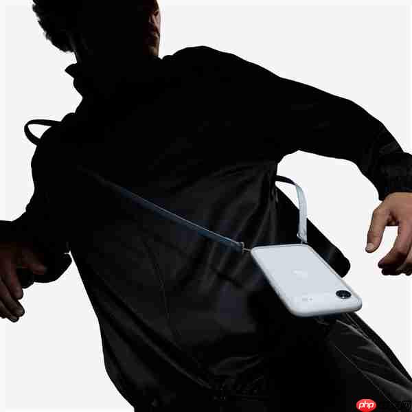 苹果客服回应iPhone 17挂绳卖479元:使用环保材质 罗永浩:可以说脏话吗