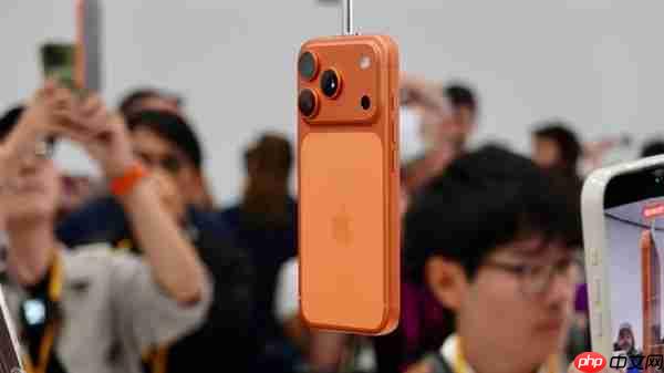 苹果的牙膏“挤爆了”！小米卢伟冰锐评iPhone 17：Air非常惊艳 Pro辨识度拉满